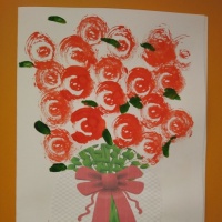 Мастер-класс по изготовлению открытки в технике отпечатка ко Дню матери «Миллион алых роз» с детьми младшей группы