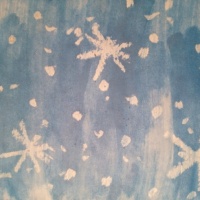 Фотоотчёт о занятии по нетрадиционному рисованию воском и акварелью «Снегопад»