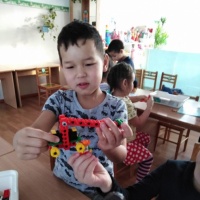 Фотоотчет «LEGOконструктор — первый помощник в подготовке к школе» с детьми подготовительной к школе группы