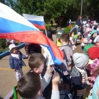 Фотоотчёт о проведении патриотического развлечения «День российского флага» (средний дошкольный возраст)