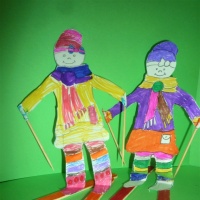 Детский мастер-класс объёмной поделки из бумаги и бросового материала «Лыжник» (старший дошкольный возраст)