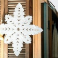 Новогодний декор. Как сделать морозные снежинки на окне или зеркале