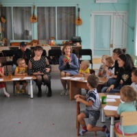 Сценарий совместного мероприятия для детей и родителей «Семьей дорожить — счастливым быть»