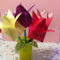 Мастер-класс по изготовлению цветов из бумаги. Тюльпаны для мамы в технике оригами