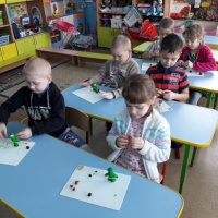 В преддверии праздника Дня защитника Отечества мы с ребятами провели беседу о нашей армии о