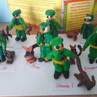 Для туловища самого пограничника мы использовали пластилин зеленого цвета