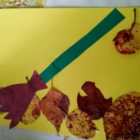 Конспект НОД по аппликации из осенних листьев «Мы метёлку в руки взяли, листья осенние убрали» в младшей группе