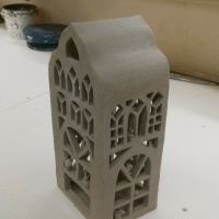 Лучше всего катать на плотной сухой ткани