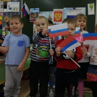 Аппликация «Флаг России» с детьми средней группы