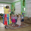 Конспект образовательной деятельности во второй группе раннего возраста: «Жёлтое солнышко разноцветной страны»