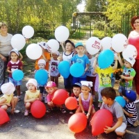 Сценарий праздника в разновозрастной группе «День Государственного флага Российской Федерации»
