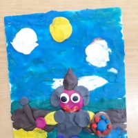 Продолжать учить создавать плоскостные картины в технике барельеф