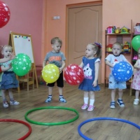 Фотоотчёт о развлечении с воздушными шариками в первой младшей группе «Клёпа в гостях у малышей»