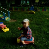 Игры для детей ИГРЫ С МАШИНКАМИ Развозим игрушки по домам Возьмите несколько игрушек и развезите вместе с малышом их на машине по домам