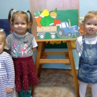 Конспект занятия по рисованию губками «Синий трактор в гостях у малышей» (первая младшая группа)