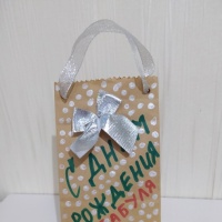 Сгибаем верхнюю часть основания ниже центральной линии на см