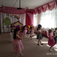 Весенний утренник в средней группе «Весна-красна, с чем пришла?»