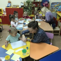 Фотоотчет о проведенном мастер-классе по пальчиковой живописи для родителей вместе с детьми «Красавец Павлин»