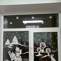 Украшаем группу к Новому Году новогоднее настроение в нашем детском саду есть хорошая традиция украшать окна группы белыми вытынанками из бумаги в начале зимы