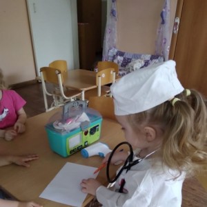 Фотоотчет «Международный день медицинской сестры» (первая младшая группа)