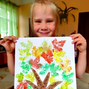 Мастер-класс для детей по нетрадиционной технике рисования отпечатки листьев на бумаге «Осенние дерево»