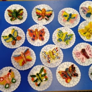 ОД по лепке «Бабочки для мамочки» в технике «тестопластика» с элементами рисования ко Дню Матери с детьми 4–5 лет
