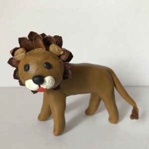 Поделка из пластилина и шишки «Лев» для детей старшего дошкольного возраста