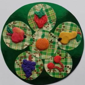 Мастер-класс по налепу из пластилина «Фрукты и ягоды» для детей старшего дошкольного возраста
