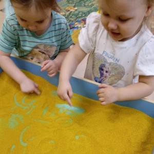 Познавательно-исследовательский проект «Удивительный песок» для детей раннего возраста