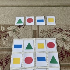 Игра «Подбери по форме и цвету» (возраст 3–5 лет)