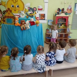 Фотоотчёт о постановке кукольного театра по мотивам русской народной сказки «Колобок» для детей раннего возраста