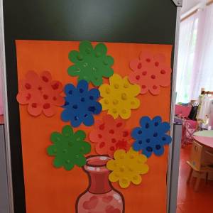 НОД по пластилинографии во второй младшей группе «Цветы для куклы Тани»