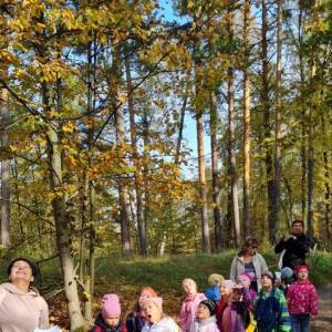 Сценарий прогулки-похода в осенний лес к Всемирному Дню туризма «Осенние тропинки» в подготовительной группе
