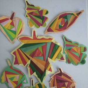 Мастер-класс для детей 12–17 лет по изготовлению поделки из цветной бумаги «Осенние листья» в технике «Айрис — фолдинг»