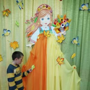 Мастер-класс по конструированию из бросового, природного материалов и цветной бумаги «Девочка-осень»