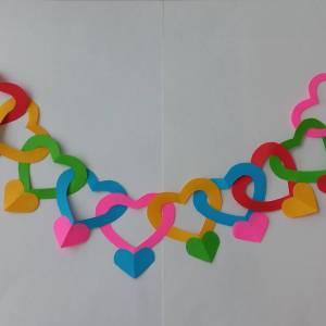 Мастер-класс «Гирлянда из бумажных сердечек для праздника»