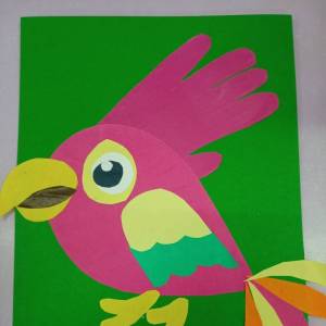 Детский мастер-класс по плоскостной аппликации из ладошки «Попугай Гоша» для старших дошкольников