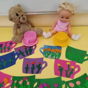 Занятие по лепке «Украшаем чашечки для Мишки» в группе раннего развития. Фотоотчет