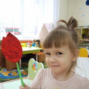 Мастер-класс по изготовлению цветка из картона на палочке от суши «Тюльпан для мамы» в группе раннего возраста