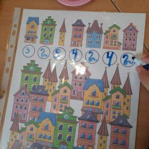 Дидактическая игра по математическому развитию «Посчитай домики и найди цифру» с использованием картинки МAAM для детей 5 лет