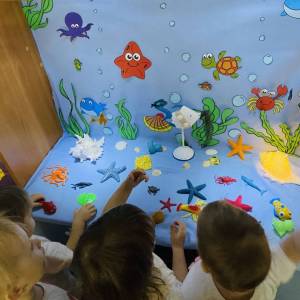 Конструирование «Аквариум для рыбки». Конспект занятия в первой младшей группе