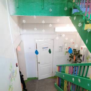 Новогоднее оформление лестничного марша