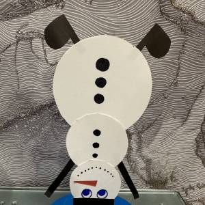 «Снеговик-акробат». Мастер-класс по изготовлению поделки из картона