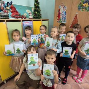 «Ёлка в зимнем лесу». Конспект НОД по аппликации