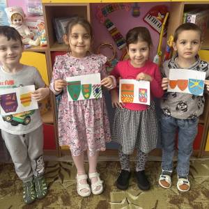 «Поможем бабушке Федоре». Конспект занятия по аппликации «Чашки» в старшей группе