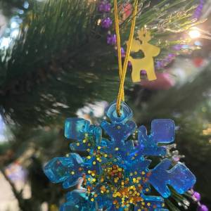 «Ёлочные украшения». Мастер-класс по изготовлению ёлочной игрушки из эпоксидной смолы