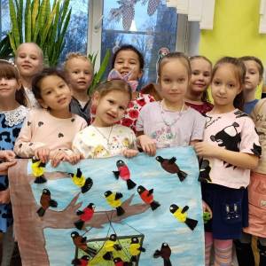 «Покормите птиц зимой». Фотоотчёт к занятию по коллективной аппликации в подготовительной группе