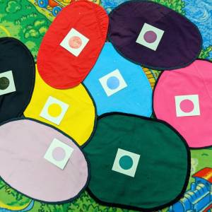 Дидактические игры на закрепление знания основных и промежуточных цветов с использованием разноцветных ковриков