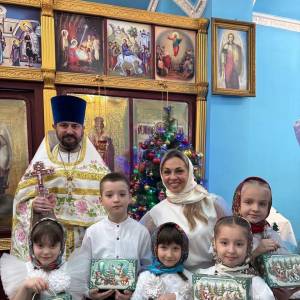 «Под рождественской звездой». Фотоотчет об участии воспитанников детского сада в рождественской службе в храме