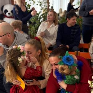 Фотоотчет о проведении утренника «Краски марта» в младшей группе